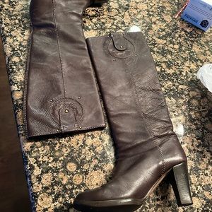 Chloe boots size 38.5 or 7 to 7.5 vibram soles